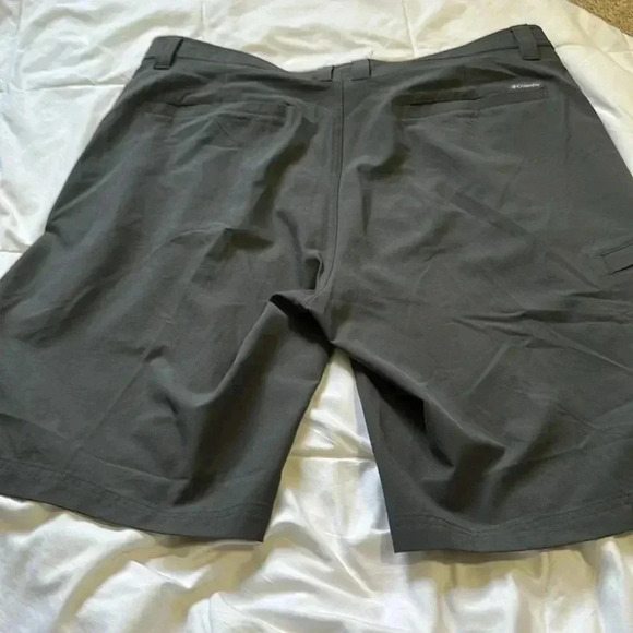 Columbia men’s gray lightweight shorts size 36 - Picture 5 of 6